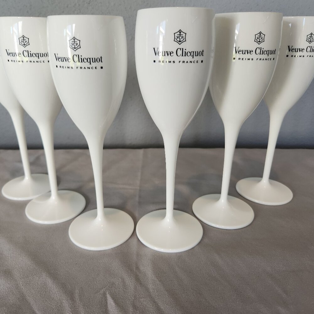 Veuve Clicquot Bachelorette White Acrylic Champagne Flutes x 6 New